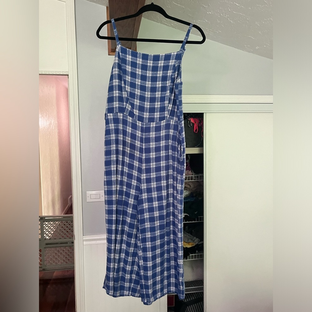 Large old navy jump suit - linen